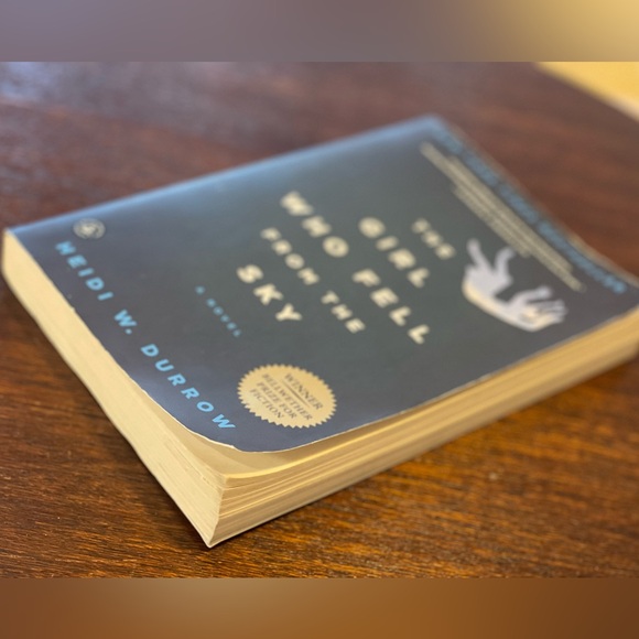 Book - Girl who fell from the sky - Picture 5 of 5